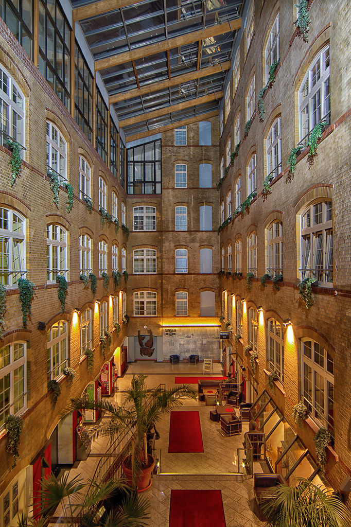 Singer109 Hostel lobby